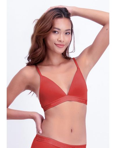 BENCH/ Body, Step out in this Bench Body lingerie that helps you level up  your confidence! With a modern design, this triangle bralette combines  fashi